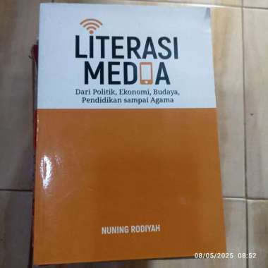 Buku jurnalistik pers wartawan mass media media literasi 5