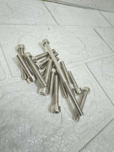 Baut Blok Mesin CVT Beat Scoopy Bak Mesin Crankcase CVT Kiri Kanan Baud Block CVT Beat Scoopy