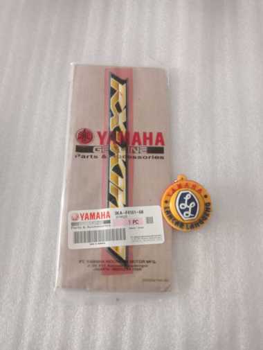 STICKER / LOGO /EMBLEM TEPONG SAMPING / BOX ACCU/ AKI YAMAHA RX KING RXK 135 ORIGINAL YGP 3KA 3KA-F4