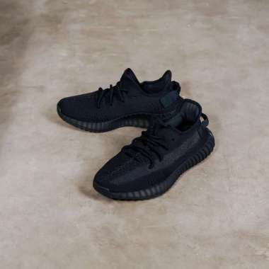 Sepatu ADIDAS YEEZY 350 V2 ONYX BLACK SNEAKER 100% ORIGINAL Size 44