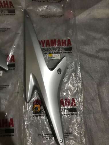 COVER DELTABOX/BODI TENGAH YAMAHA AEROX OLD 155 SILVER ORIIGNAL YGP KIRI
