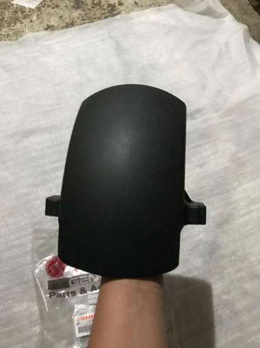 SAMBUNGAN SPAKBOR DEPAN BAGIAN BELAKANG YAMAHA FAZZIO BEJ-F1556-00 ORIGINAL YGP