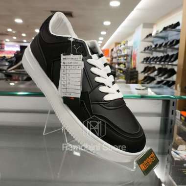 WATCHOUT Sepatu Pria WZ2003103 0224 43 Hitam