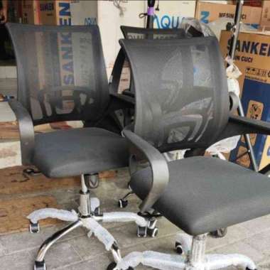 kursi kantor putar hitam