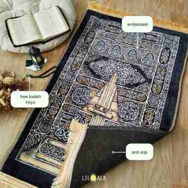 Hampers Sajadah Kiswah Embossed Kemas Box Premium Tebal Lembut Antislip Rumbai Emas Free Tasbih Souv