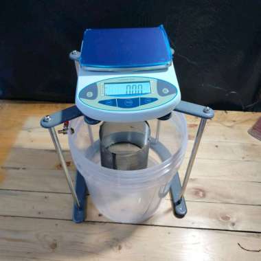 Satu set Timbangan Cek Kadar Emas Digital Osuka atau Timbangan Density Meter 0.01gr 2 kg
