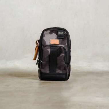 Tas TUMI CAMO GREY BLACK COMPACT SLING BAG 100% ORIGINAL Size 30X17X6CM