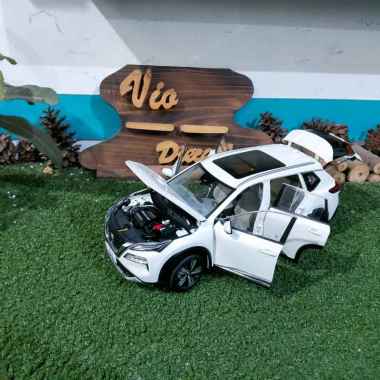Diecast Miniatur Nissan Xtrail T33 skala 1:18