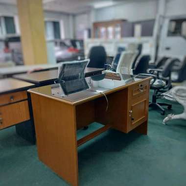 Meja Tulis ½ Biro 125 + Kaca - Meja Kerja - Meja Kantor - Meja Belajar - Meja Les - Desk - Table