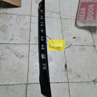 Trunk Lid / Trunklid Belakang Lampu Hitam Grand Fortuner 2011-2015