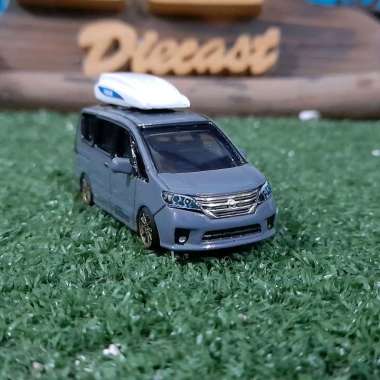 Diecast Miniatur Nissan Serena C26 grey skala 1:64