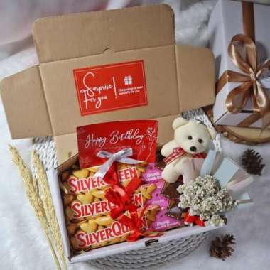 PROMO VALENTINE!!!! Hampers Cokelat Premium / Kado Valentine / Hampers - Luxury, Putih SilverQueen