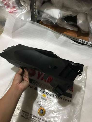 SPAKBOR BELAKANG BAGIAN ATAS/ KOLONG YAMAHA ALL NEW VIXION 150 / VIXION R 155 ORIGINAL YGP