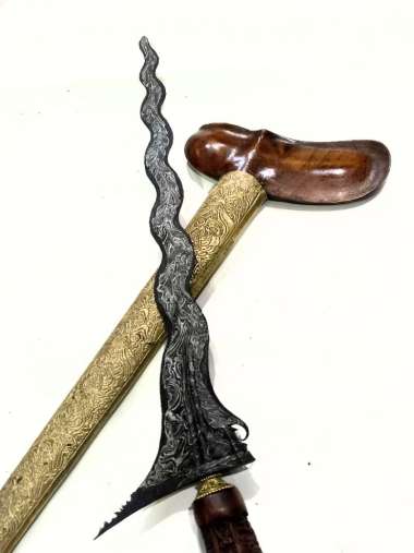 Keris Sepuh Sangkelat Pamor Lar Gangsir Warangka Gayaman jogja