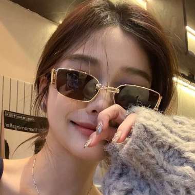 Kacamata Hitam Wanita Fashion Terbaru Kaca Mata Anti UV Gaya Retro Model Retangle Shades