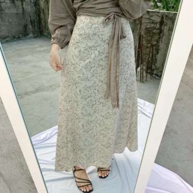 ROK POLKA MOTIF | FLORA SKIRT | SAKURA PATTERN SKIRT | ROK BUNGA - Hitam Cream