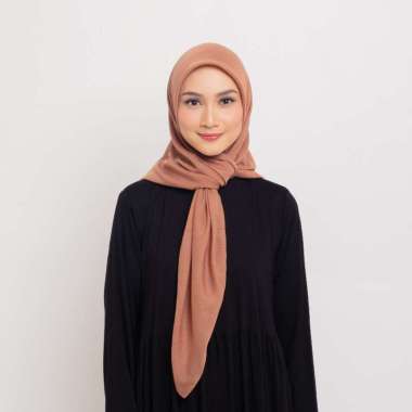 DAUKY Jilbab Kerudung Segi Empat Voal Polos Olinda Plain Scarf Brown