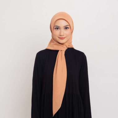 DAUKY Jilbab Kerudung Segi Empat Voal Polos Olinda Plain Scarf Hazelnut