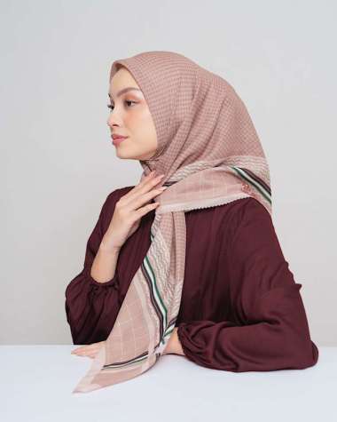 Heaven Lights - Rafat Scarf - Hijab Motif Segi Empat Wanita Dusty Pink