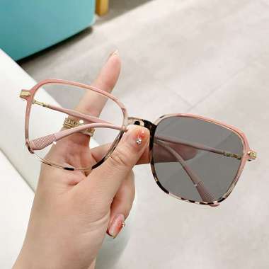 Kacamata Lensa Photocromic Anti Radiasi Wanita Pria Kacamata Bingkai Titanium Kotak Anti Uv pink leo