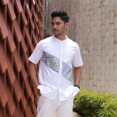 Hadinata Batik Koko Cap Pendek Azriel White Raya Series XL