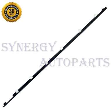 Pelipit Karet Kaca Luar Toyota Avanza 2004-2011 Belakang 68151-BZ010 Belakang Kanan
