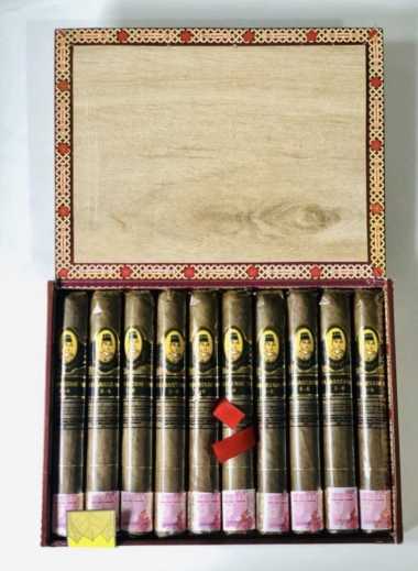 Taru Martani Hijau Batik Churchill (1 Batang) Cerutu Premium | Javan 13 thumbnail image