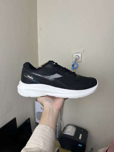 SEPATU DIADORA RUNNING MASSIMO PRIA DIAX24F0808B HITAM 44