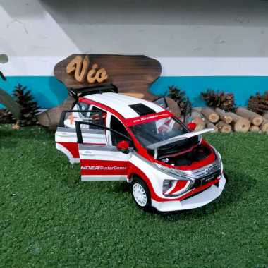 Diecast Miniatur Mitsubishi Xpander AP4 skala 1:18
