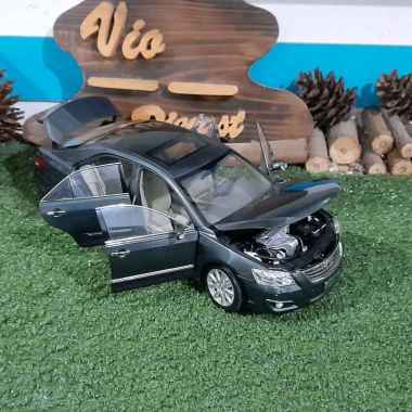 Diecast Miniatur Toyota Camry dark grey skala 1:18