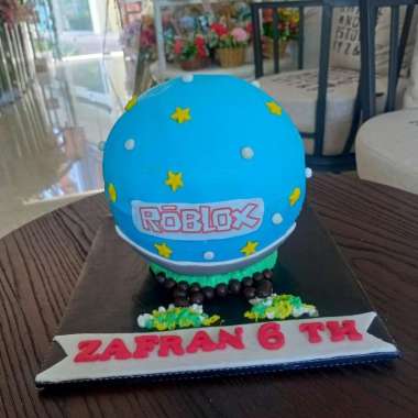 Chocolate pinata smash. Custom chocolate smash. Pinata cake smash