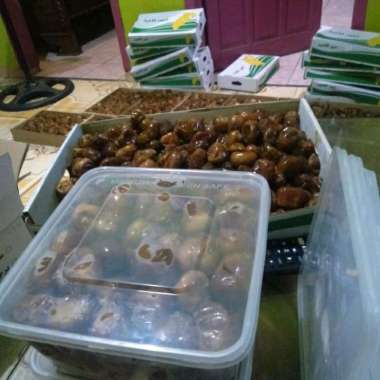 Buah Kurma 1kg daging buahnya tebal rasanya manis