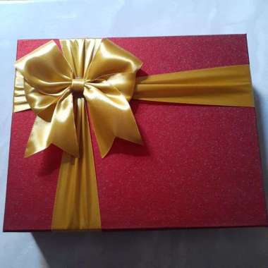 Hard Box Custom Warna dan Ukuran Merah Glitter Pita Gold 30x25x5cm