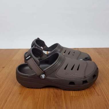 Sandal Pria Crocs YUKON 44 Espreso