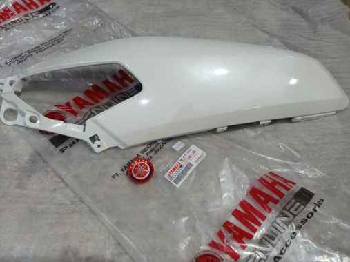 BODY BELAKANG KANAN/KIRI YAMAHA NMAX OLD 2DP ORIGINAL YGP PUTIH KIRI