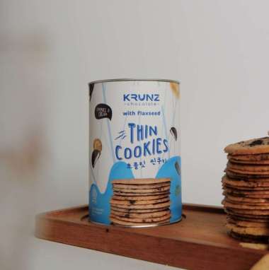 WoCA Thin Cookies Krunz Chocolate Cookies and Cream
