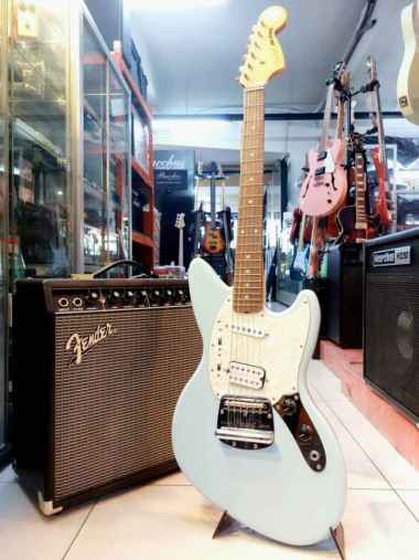 Fender Limited Edition Tom Delonge Stratocaster, RW FB, Daphne Blue (0148020304)