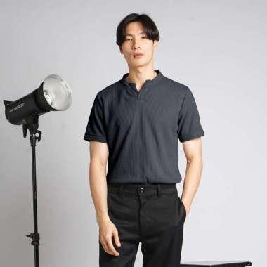 Nawla - Baju Atasan Pria Lengan Pendek Bahan Waffle Knit Berkerah V Neck | Kaos H&M | Kaos Uniqlo S 