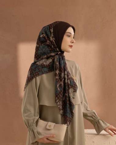 Heaven Lights - Maureen Scarf - Hijab Motif Segi Empat Maroon