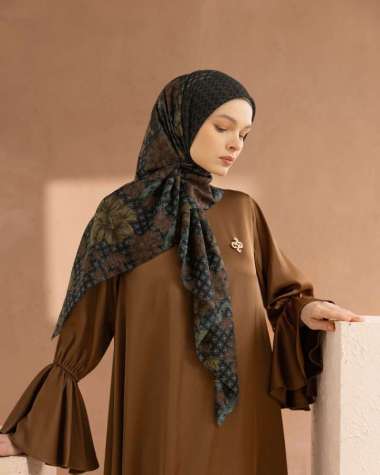 Heaven Lights - Maureen Scarf - Hijab Motif Segi Empat Midnight