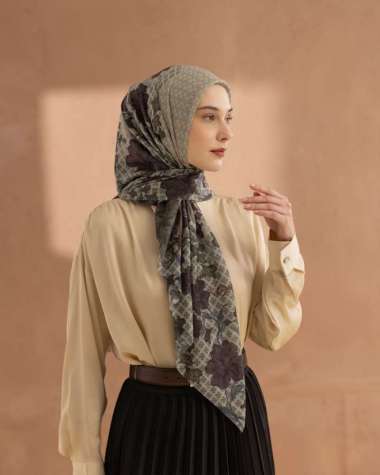 Heaven Lights - Maureen Scarf - Hijab Motif Segi Empat Nude Grey