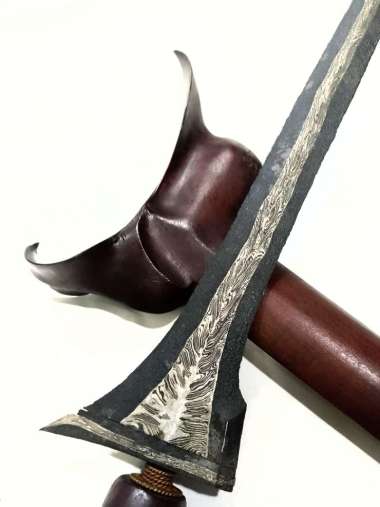 Keris Sepuh Brojol Pamor Dandung Muntir Warangka Khas Cirebonan Kulonan