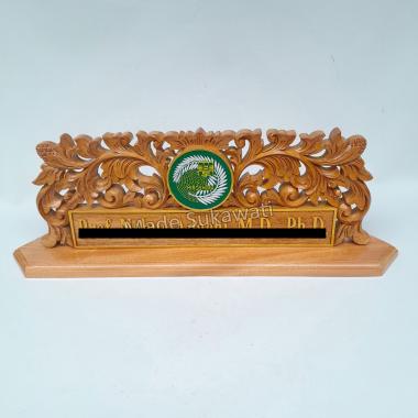 Papan nama meja kayu ukiran bali nameplate Lambang Logo instansi
