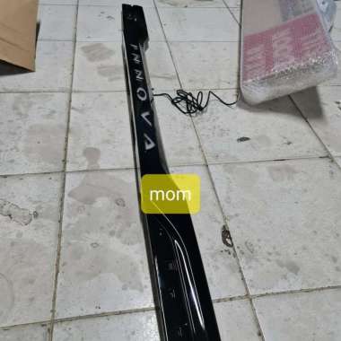 Trunk Lid / Trunklid Belakang Lampu Hitam Grand Innova 2013-2015