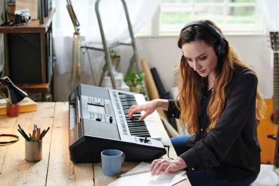 Yamaha PSR SX900 Portable Keyboard