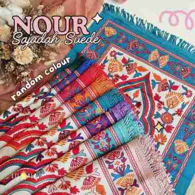 Nour Midi Gift HajjGift Box Sajadah Nour Midi Motif Kerang qadhifa Suede Souvenir Tahlil Tasyakuran 
