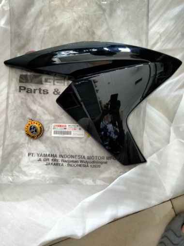 SCOOP AIR / SAYAP BAWAH TANGKI SEBELAH KANAN YAMAHA VIXION NVL/1PA ORIGINAL YGP HITAM