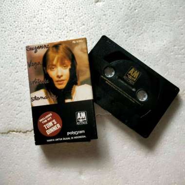 kaset pita folk rock experimental SUZANNE VEGA solitude standing