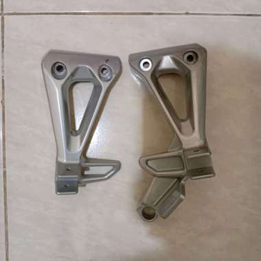 dudukan footstep belakang revo 110 / revo absolute / blade