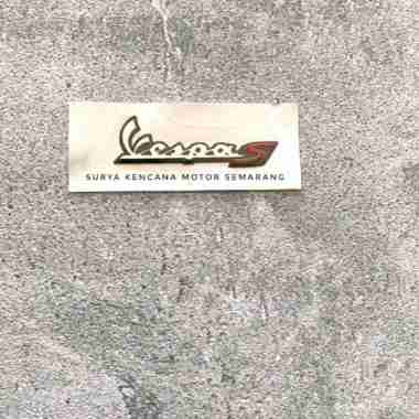Logo emblem stiker sticker cover behel pegangan belakang Vespa Matic S original